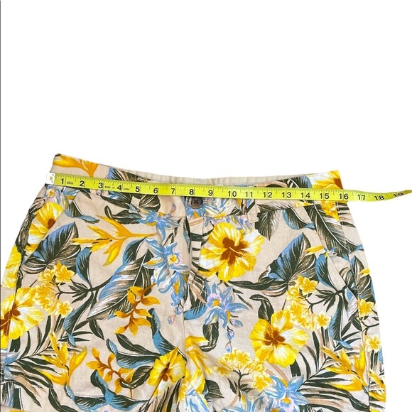 Old Navy Tan Tropical Every day Mid Rise Linen blend Shorts size 10 - Picture 3 of 9